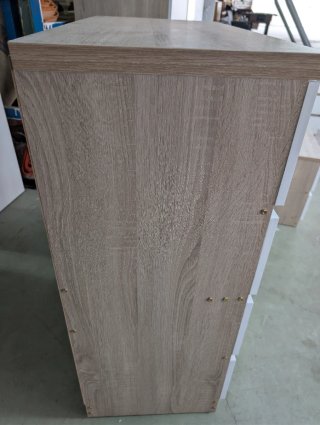 Cómoda de madera blanca y marrón