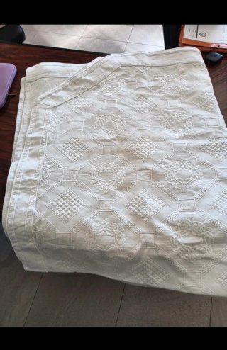 Colcha de algodón blanca con diseño