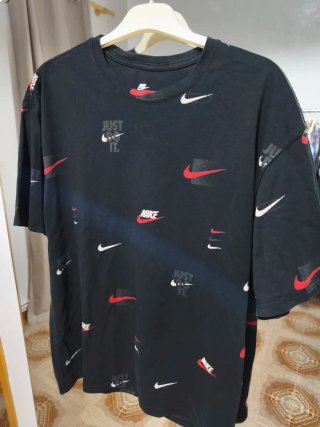 Camiseta Nike Negra con Estampado