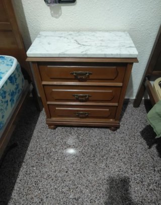 2 Estructuras Cama + 2 Somieres + Mesita
