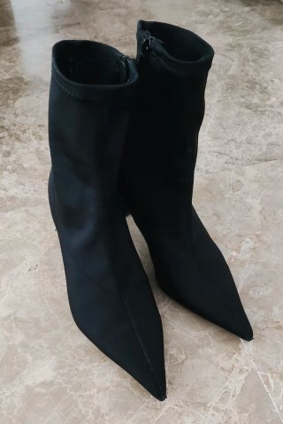 Botines negros tacón Stradivarius