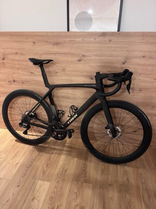 Trek Madone Gen 8 SLR 7 ML, comprada 06/2026