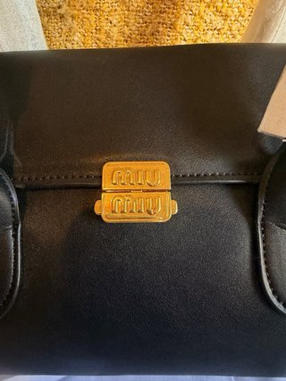 Bolso Miu Miu Negro Elegante