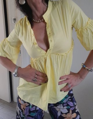 Blusa gialla con balze cotone stretch S