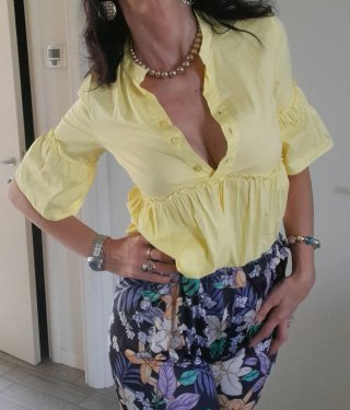 Blusa gialla con balze cotone stretch S
