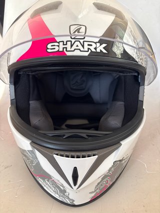 Casco Shark blanco y rosa