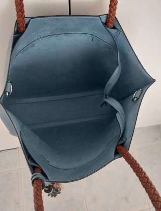Bolso shopper azul y marrón con flecos
