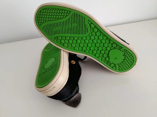 Zapatillas Satorisan Negras y Grises