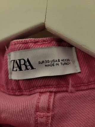Pantalón rosa ancho