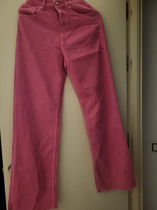 Pantalón rosa ancho