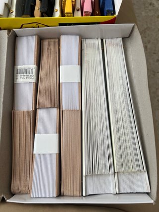 Lote de abanicos de madera y tela