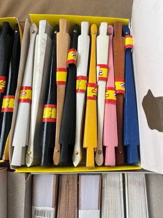 Lote de abanicos de madera y tela