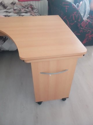 Escritorio y mesa auxiliar madera