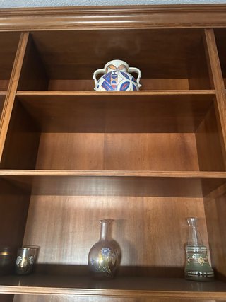 Menaje variado: jarras, tazas, ollas. Lotes