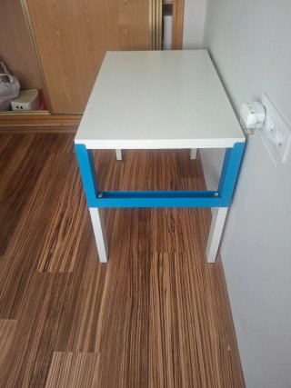 Scrivania per bambini Ikea regolabile