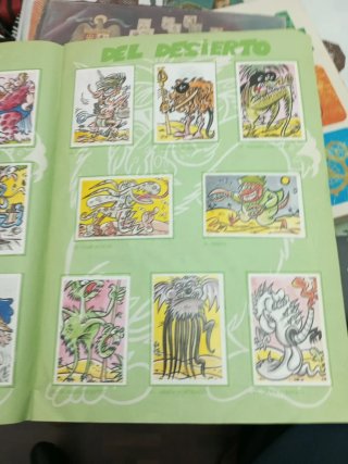 ¡Monstruos Locos! Libro de Cromos