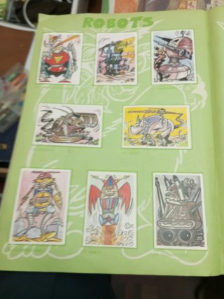 ¡Monstruos Locos! Libro de Cromos