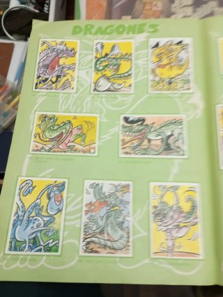 ¡Monstruos Locos! Libro de Cromos