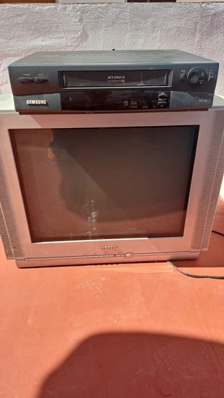 Televisor Samsung CRT Retro + Vídeo VHS Samsung
