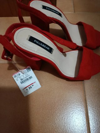 Zapatos de tacón Pull&Bear rojos talla 35