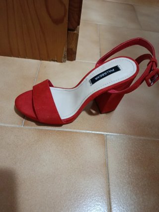 Zapatos de tacón Pull&Bear rojos talla 35