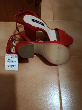 Zapatos de tacón Pull&Bear rojos talla 35