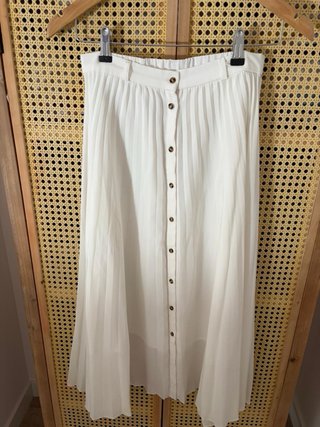 Falda midi blanca plisada