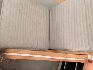 Silla de madera y tela beige