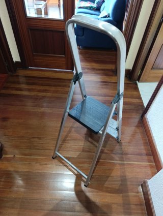 Escalera plegable 3 peldaños con barra de segurida