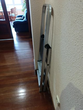 Escalera plegable 3 peldaños con barra de segurida