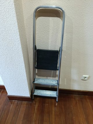 Escalera plegable 3 peldaños con barra de segurida