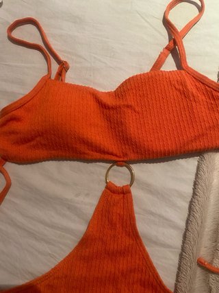 Trikini naranja sin estrenar