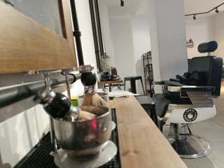 R-7940355 Traspaso Peluquería con Franquicia