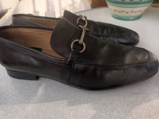 Mocasines Lotusse con hebilla dorada piel