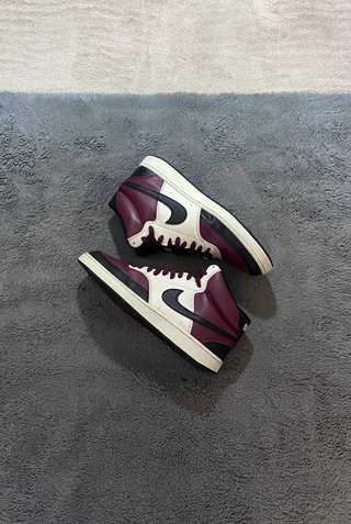 Nike Court Vision Mid T.42,5