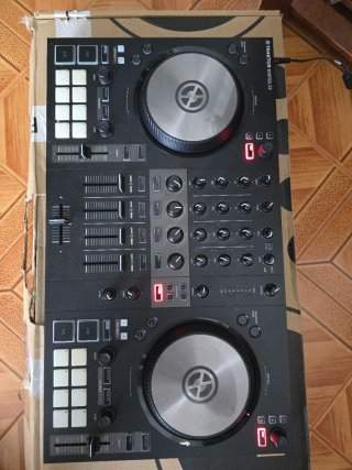 Controlador DJ Traktor Kontrol S3