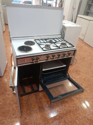 Cocina de gas blanca