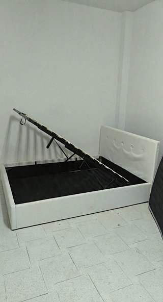 Base Cama con Cofre y Cabezal Blanco
