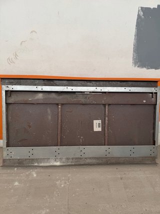 Puerta antiokupa metálica (recoger)