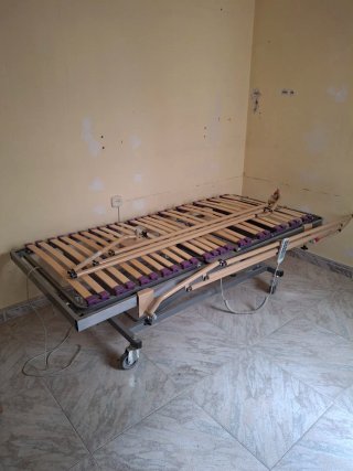 Se vende cama articulada hospitalaria y elevable.