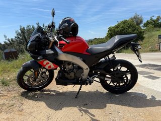 Aprilia Tuono 125cc Roja y Negra 23370km