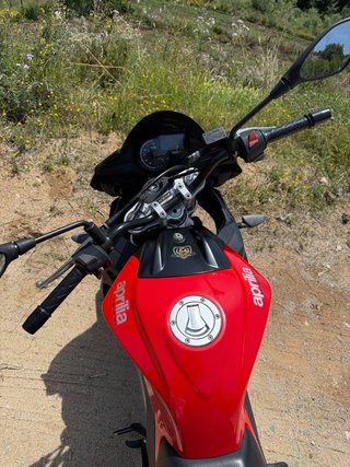 Aprilia Tuono 125cc Roja y Negra 23370km