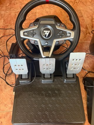 Volante Thrustmaster con Pedales