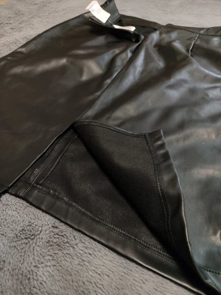 Falda tubo midi efecto piel negra Zeeman Talla 42