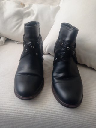 Botines Desigual Talla 39 Negros.