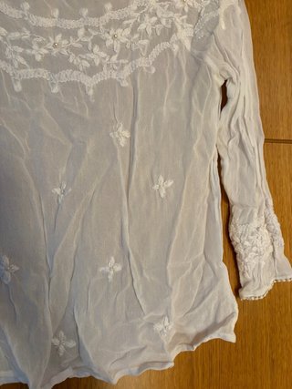 Blusa Zara bordada blanca