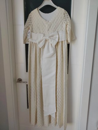 Traje de Comunión color crema crema