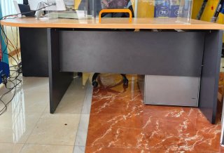 Mesa de oficina madera y metal