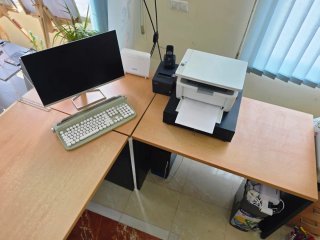 Mesa de oficina madera y metal