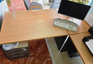 Mesa de oficina madera y metal